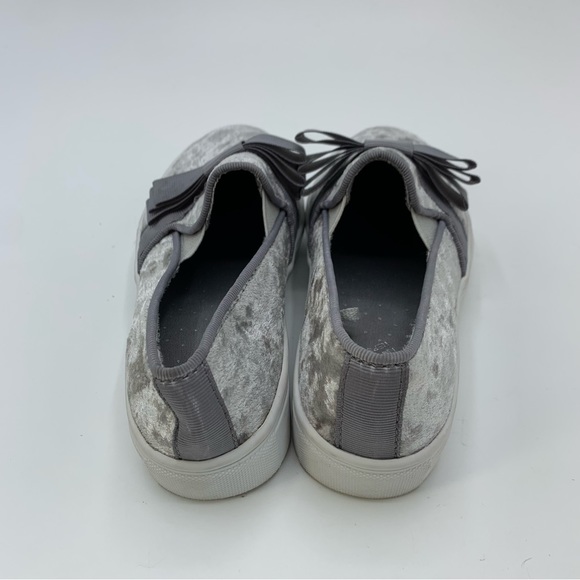Report Girls Gray Crushed Velvet Bow Slip On Shoe Size 11 - Picture 3 of 5
